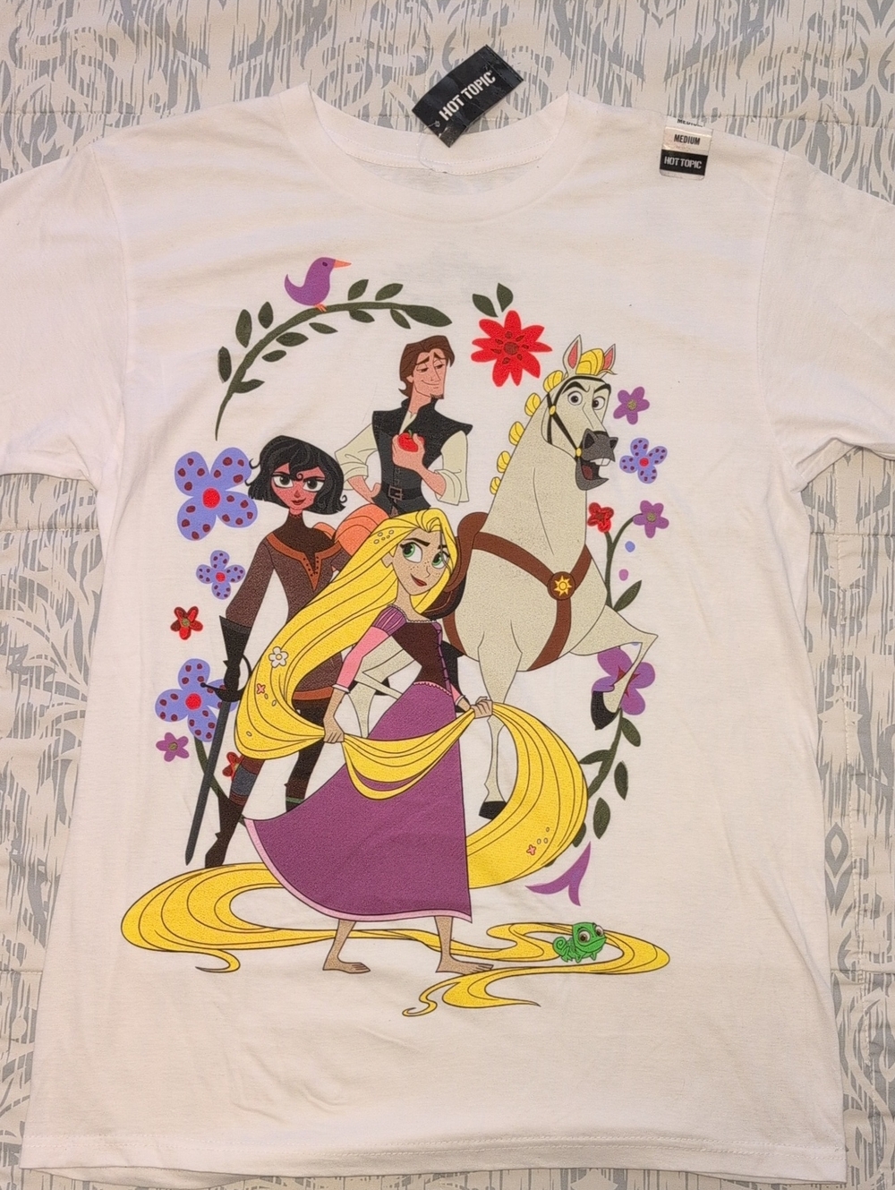 Hot Topic Women's White Disney Tangled Rapunzel & Friends Graphic Tee Medium
